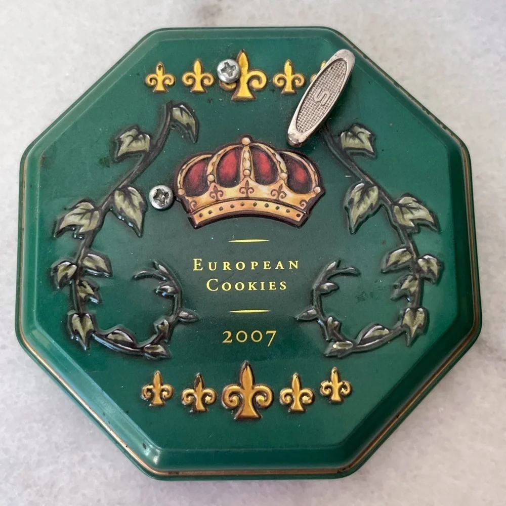 Music box Germany Embossed Octagon Tin Cookie Green 2007 We Wish You A Merry Xma - Picture 6 of 9